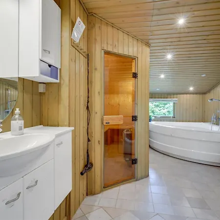 Semesterbostad Aileen - 900m From The Sea By Interhome Bøtø By
