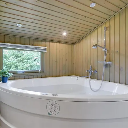 Aileen - 900m From The Sea By Interhome Bøtø By